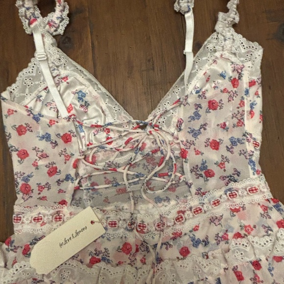 NWT for love and lemons ditsy day floral mini dress - Picture 10 of 16